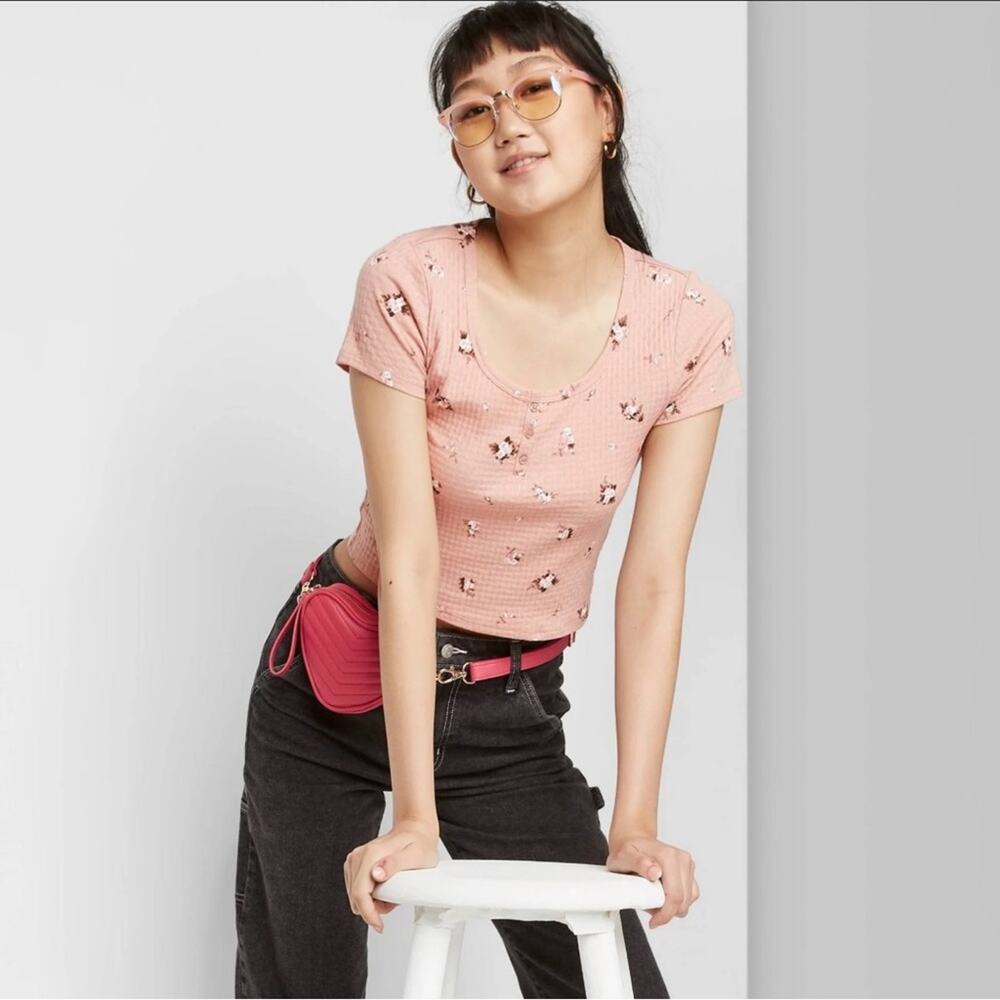 WILD FABLE โข Pink Floral Crop Short Sleeve Top